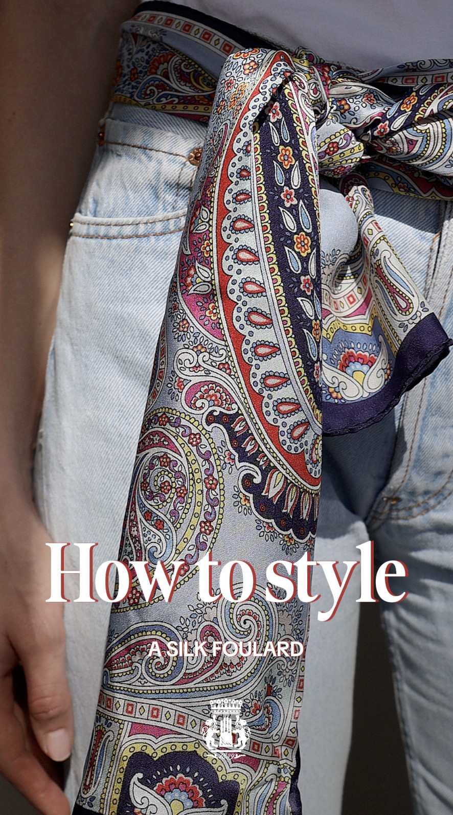 Ein Seidentuch als Gürtel getragen verleiht jedem Outfit eine besondere Leichtigkeit und Raffinesse