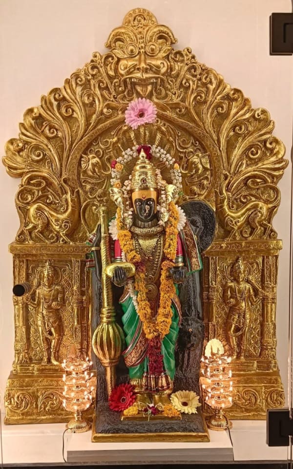 Mahalakshmi Mata (Swayambhu) Kolhapur yethil pratikrti by Kishor Tayade