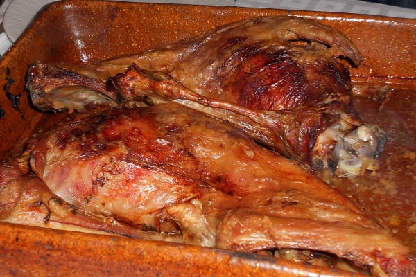 Raw Cordero lechal — Lamb Leg cut
