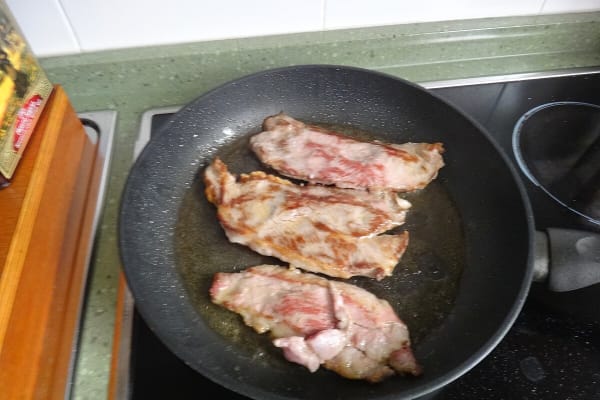 Raw Pluma ibérica — Pork Loin cut