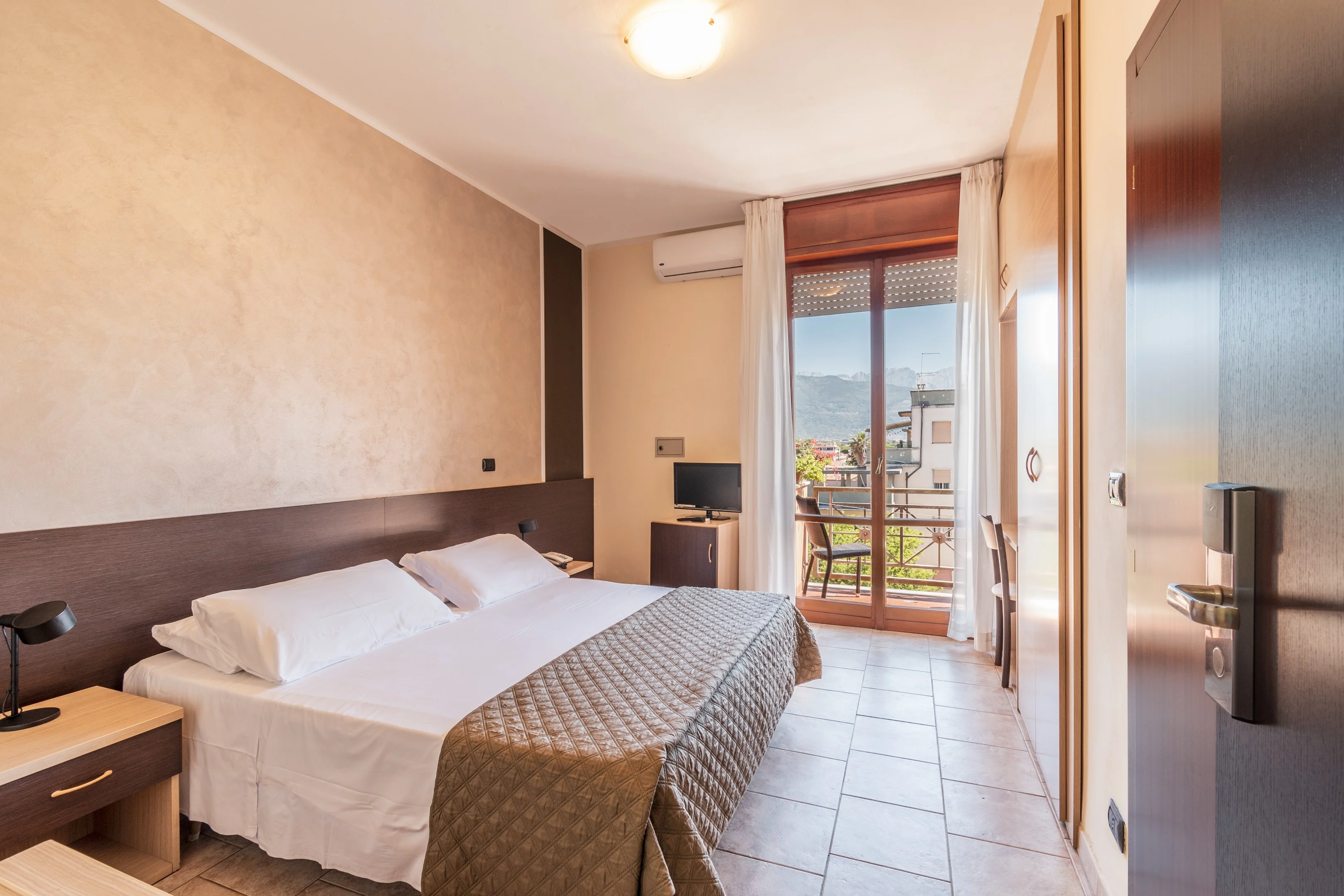 Rolfs Flyg & Bussresor AB