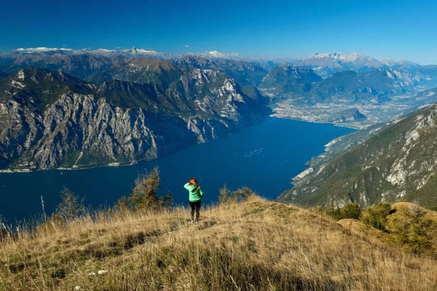 Vandring på platået på Monte Baldo over Gardasjøen