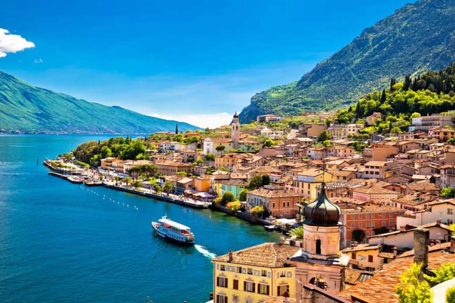 Utsikt over Gardasjøen fra stien ved Limone