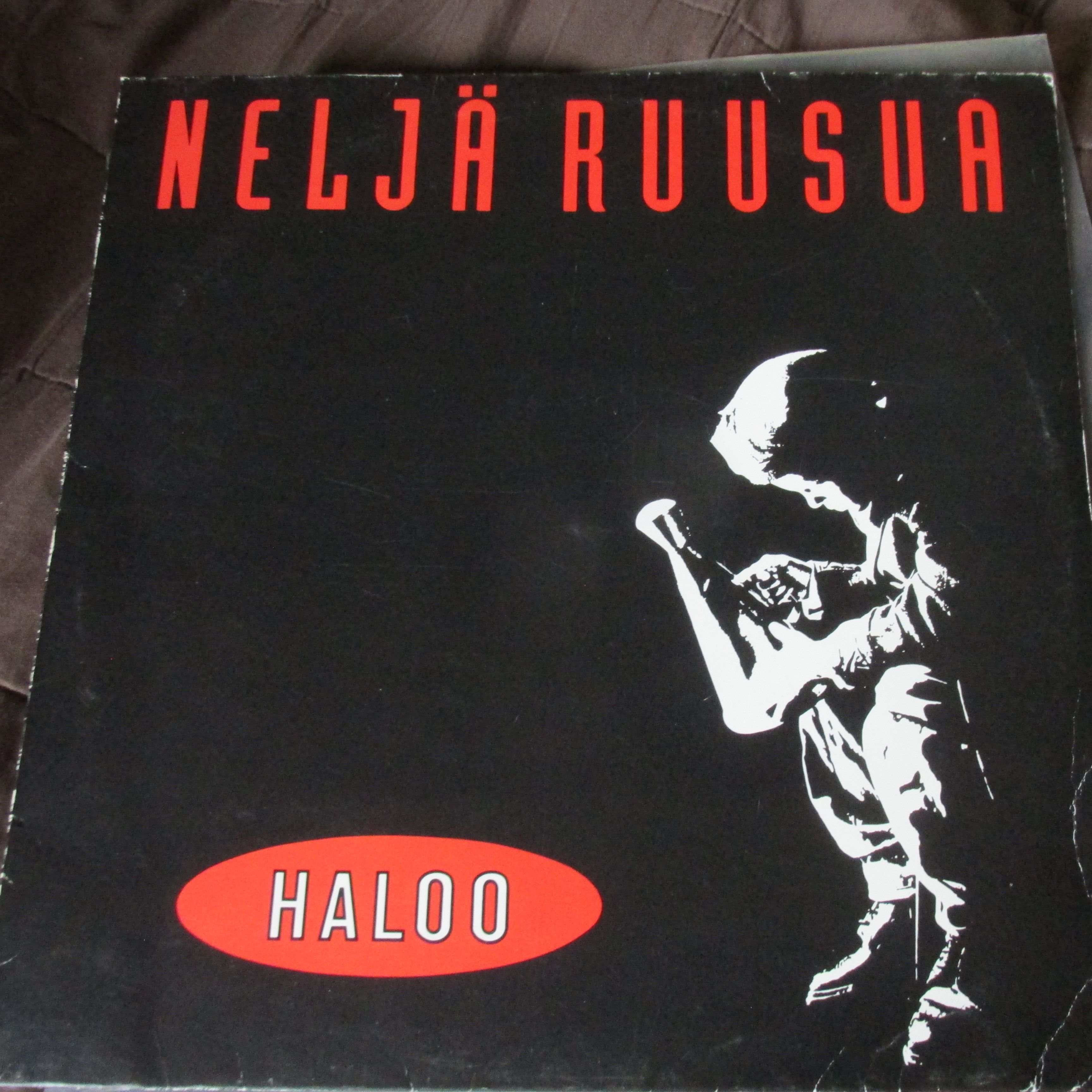 Neljä ruusua Haloo LP 