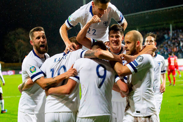 FUTIKSEN EM-KISAT SIIRTYVÄT VUODELLA