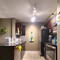 Quynh Huong Le's room