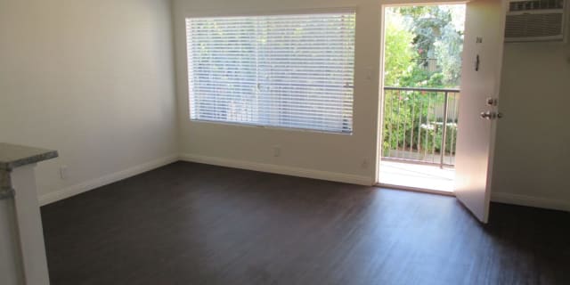 Sherman Oaks Sherman Oaks Ca Rooms For Rent Roomies Com