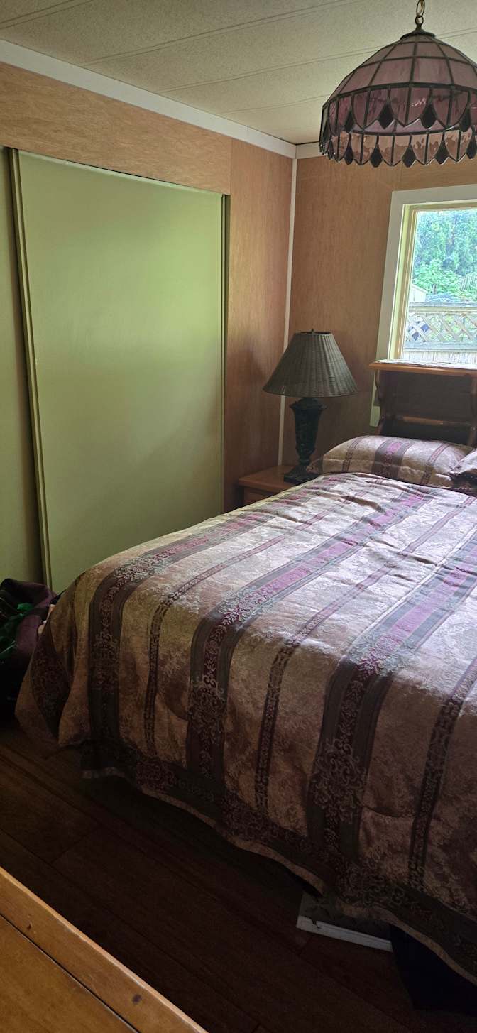 DIANNE BELLIVEAU's room