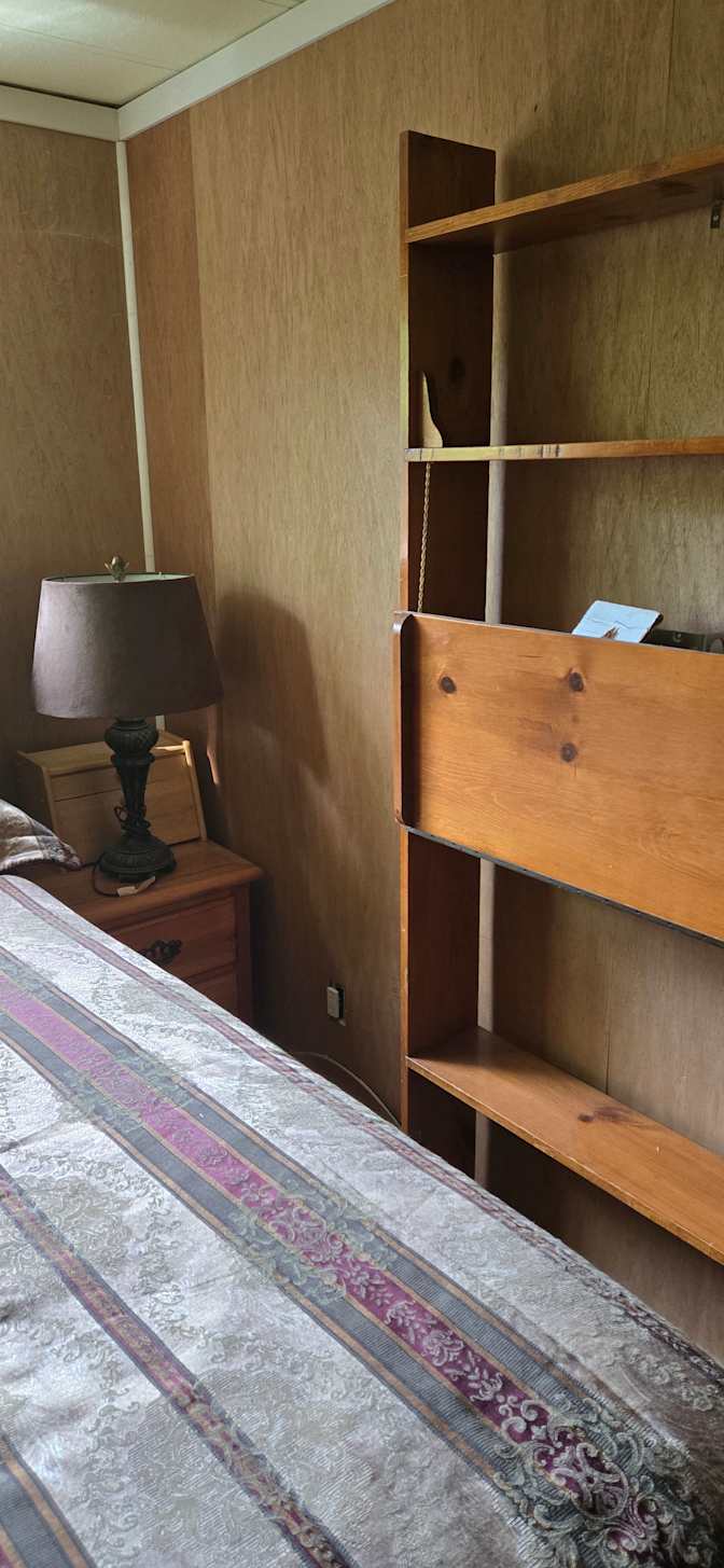 DIANNE BELLIVEAU's room