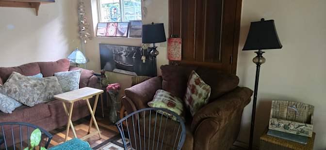 DIANNE BELLIVEAU's room