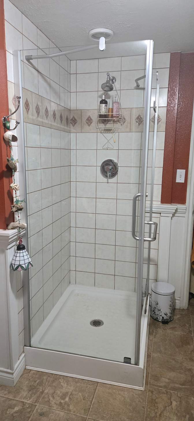 DIANNE BELLIVEAU's room