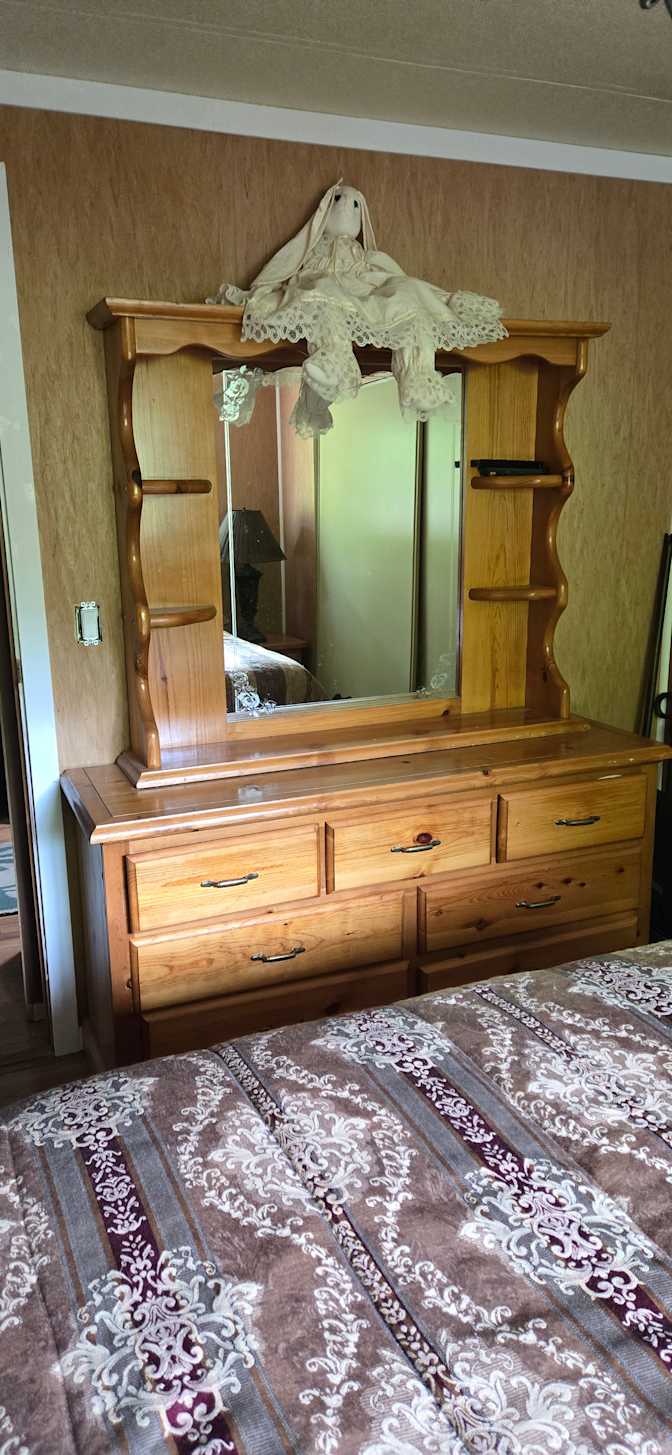 DIANNE BELLIVEAU's room