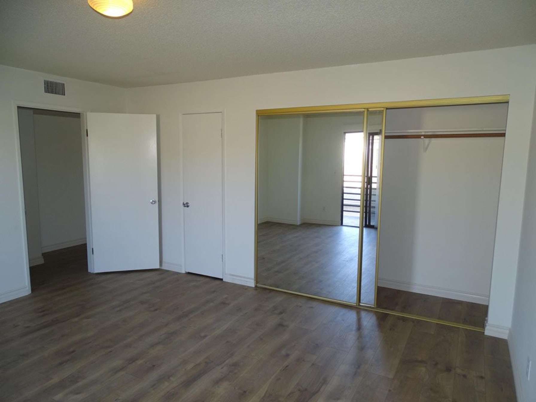 Private Room To Rent In Share House North Brand Boulevard