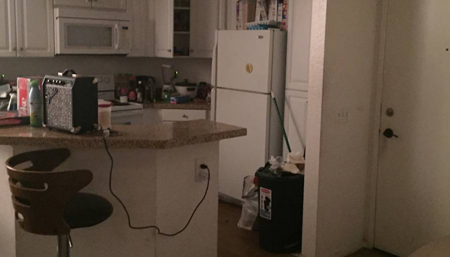 Private Room To Rent In Share House Stanford Court Irvine California 92612 The Property Is Right By The College Campus Uci The Apartment Is Made Up By 3 College Students In Roomies Com
