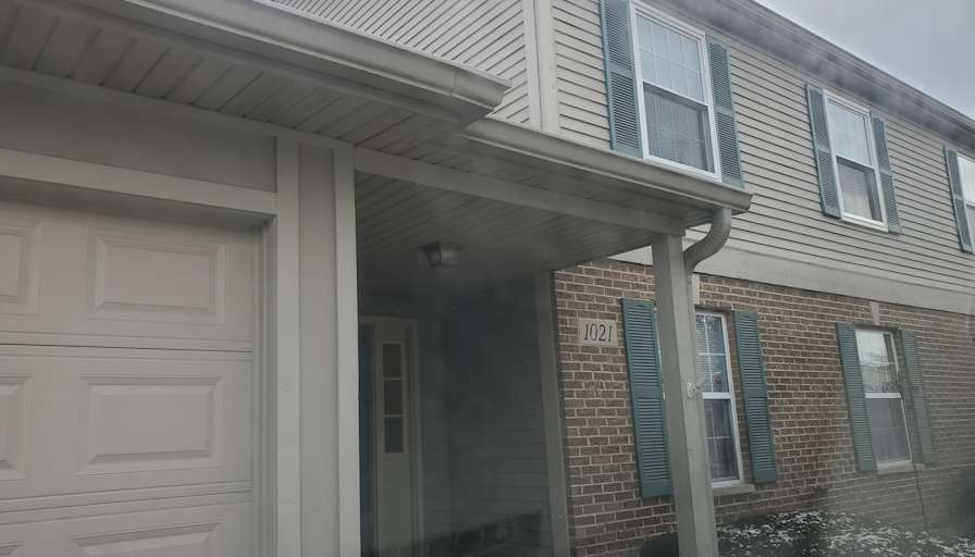 Private Room To Rent In Share House Elgin Illinois 60120 I Have A Beautiful 2 Bedroom Condo I M Looking For A Responsible Clean And Quiet Roommate I Have Roomies Com