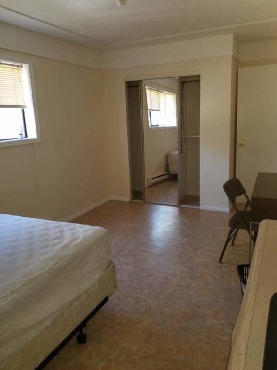 Private room to rent in share house Harriet Road, Victoria, British