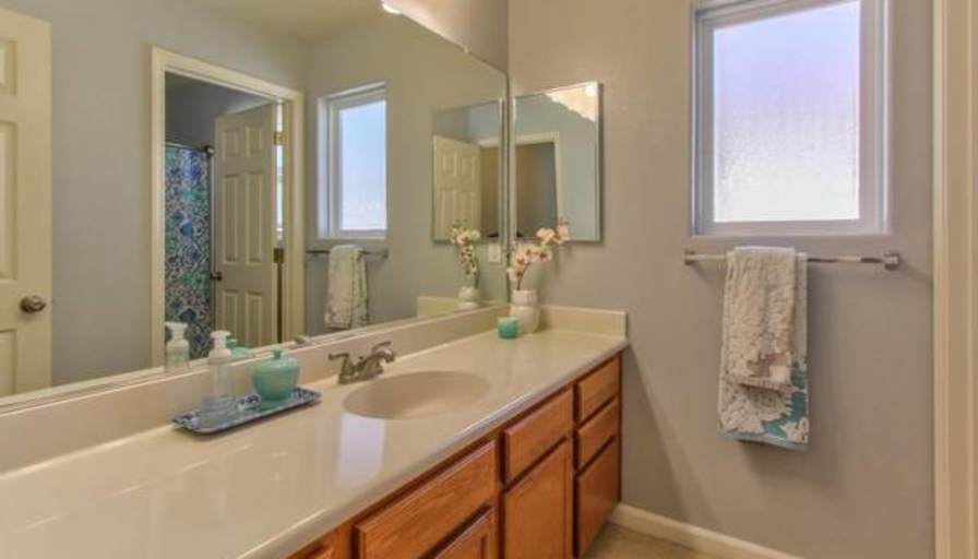 Private Room To Rent In Share House Rogge Village Loop Salinas California 93906 Option 1 13x12 Option 2 14x12 Two Large Rooms Are Available For Rent In A 4 Bed 2 5 Bath S Roomies Com