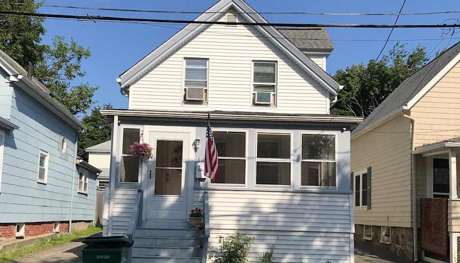 Private room to rent in share house Pond Street, Lynn, Massachusetts 01904 Nice colonial two