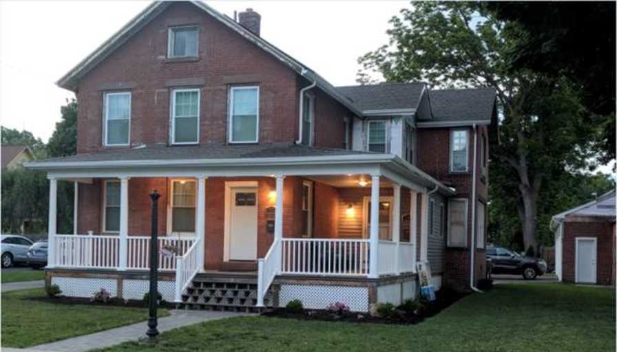 Private Room To Rent In Share House Oak Street Windsor Locks Connecticut 06096 Room Is For One Person Only Room Available June 1st May Be Available For Part Of May