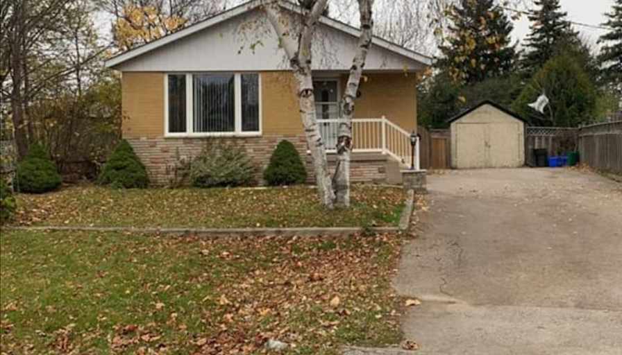 Unique Apartments In Aurora Ontario Canada with Simple Decor