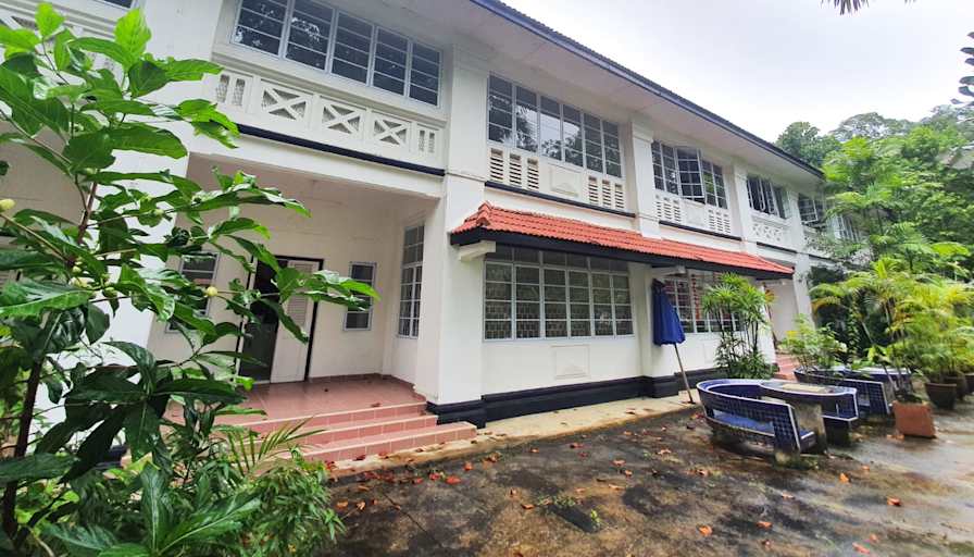 Private room to rent in share house Changi Village Road, Singapore