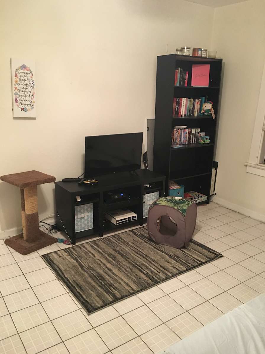 Private room to rent in share house East 5th Street, Long Beach