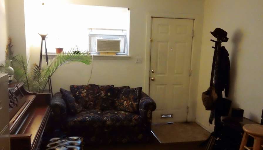 Private Room To Rent In Share House South 5th Street Philadelphia Pennsylvania 19148 Seeking One Roommate In A 3 Bedroom Apartment In South Philly For May 1 The Bedroom Is