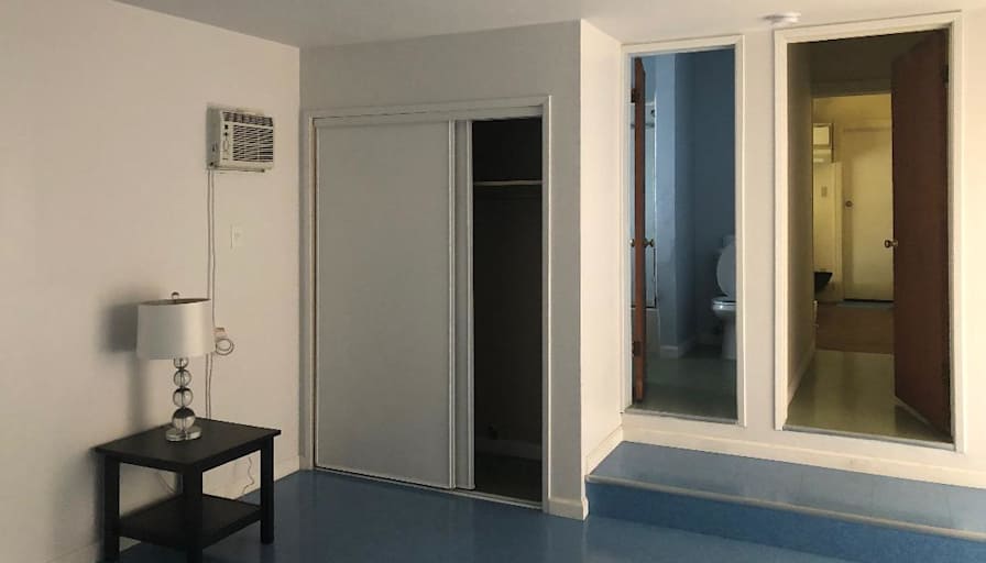 Private Room To Rent In Share House South Dunsmuir Avenue Los