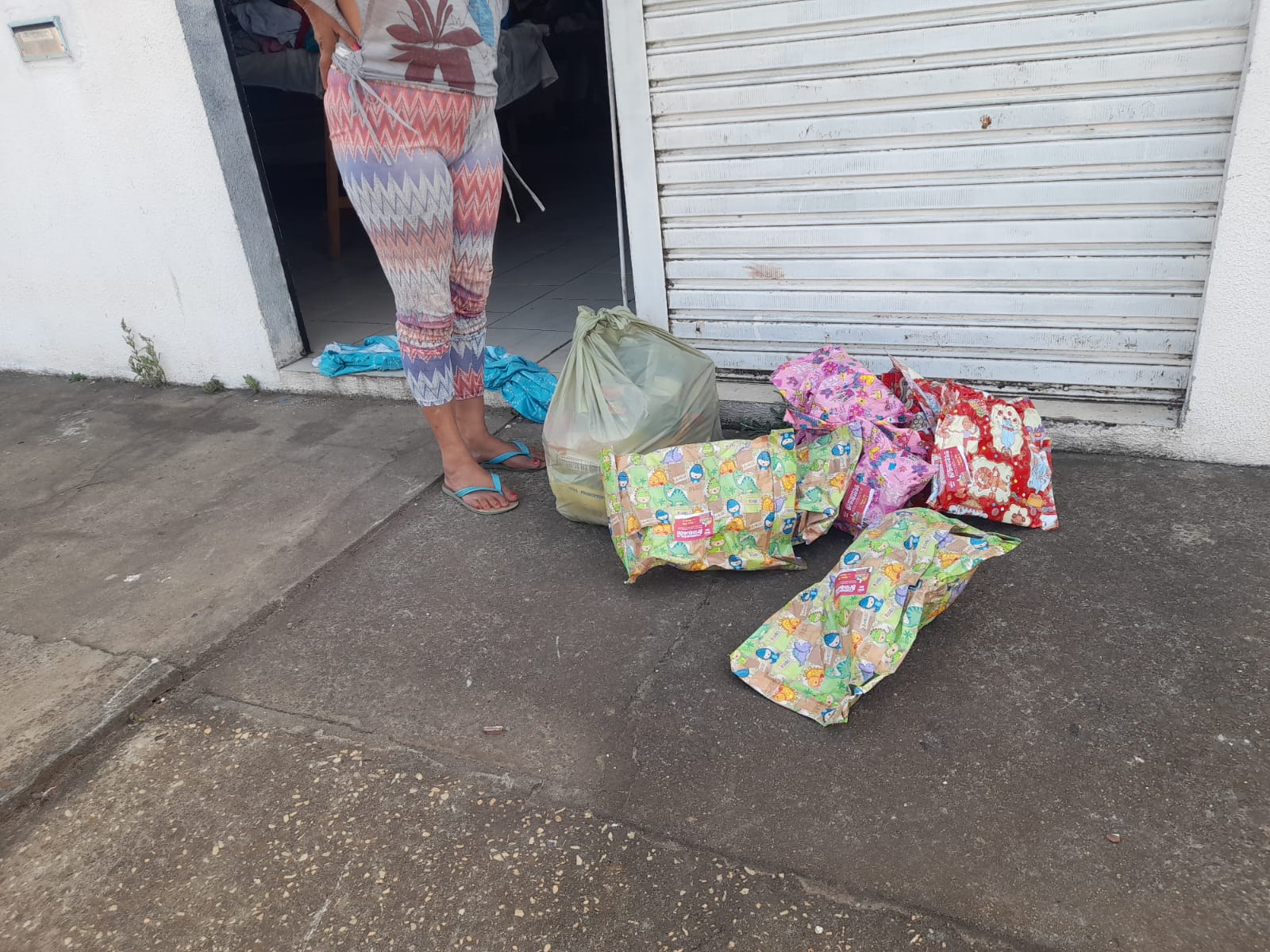 Entrega de mais de 30 cestas básicas em Outubro de 2024, mais cobertores, doces, roupas e alguns moveis usados, brinquedos