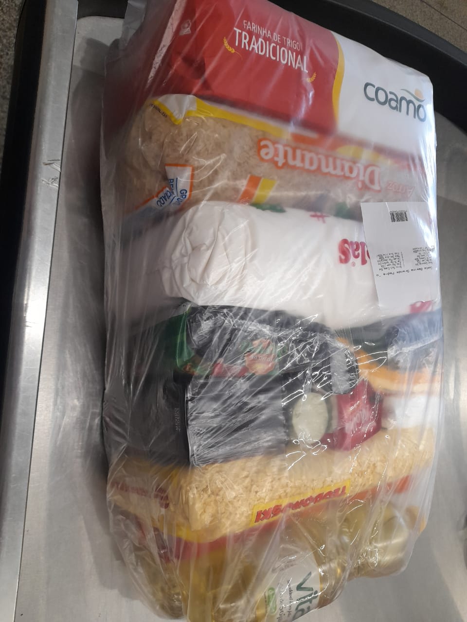 Entrega de mais de 30 cestas básicas em Novembro de 2024, mais cobertores, doces, roupas e alguns moveis usados, brinquedos