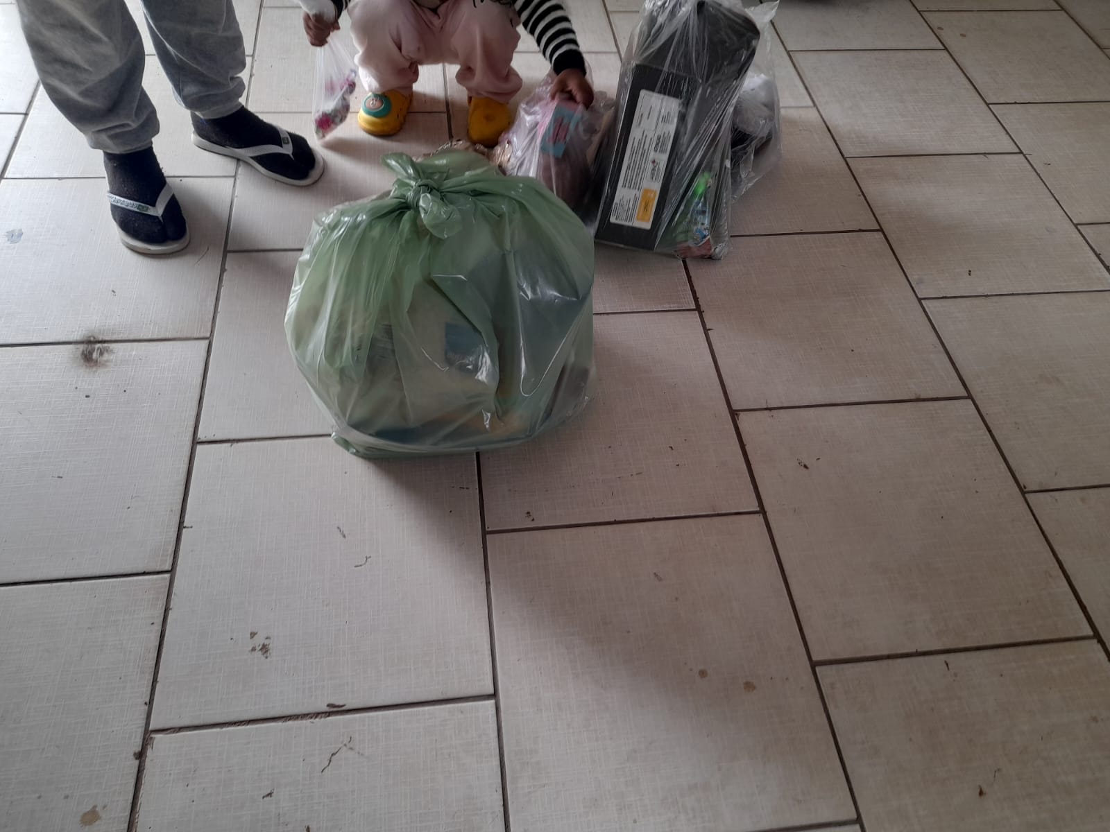 Entrega de mais de 30 cestas básicas em Dezembro de 2024, mais cobertores, doces, roupas e alguns moveis usados, brinquedos