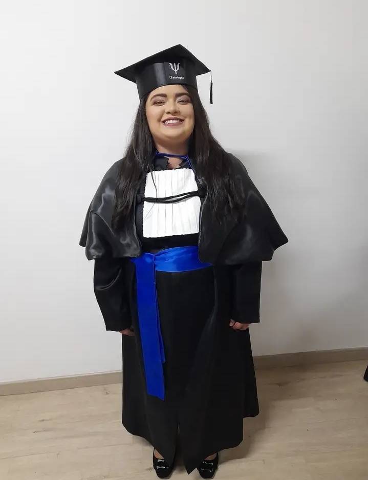 Stefany Luz Clarita Conceição Vivi e certificada por serviços sociais e psicológicos grátis na Associação Beneficente Rosa Machado Vivi