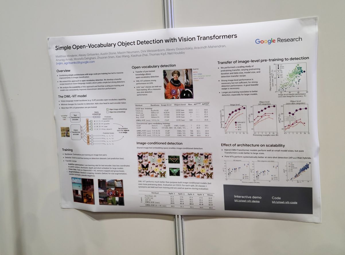 Simple Open-Vocabulary Object Detection with Vision Transformers