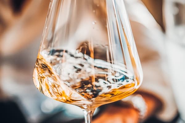 Feinherber Weißwein