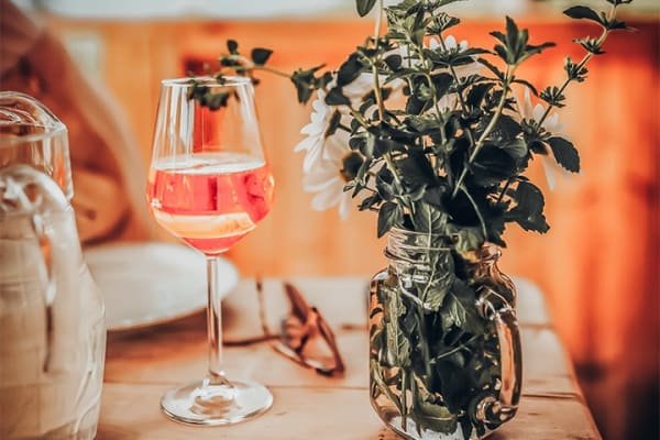 Halbtrockerner Roséwein