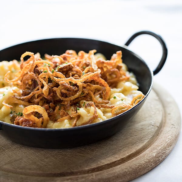 Käsespätzle mit gebratenen Zwiebeln