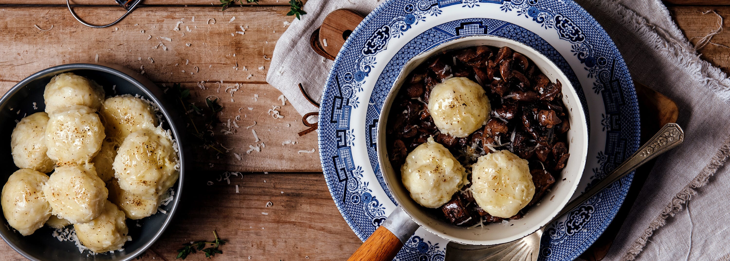 Kartoffelknödel mit Pilzen in Rotweinsauce