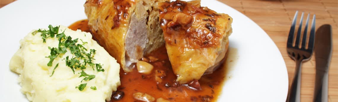 Wirsingrouladen mit Wildschweinfüllung