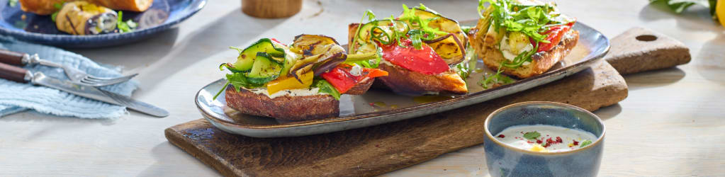 Gegrilltes Gemüse mit Knoblauchbrot