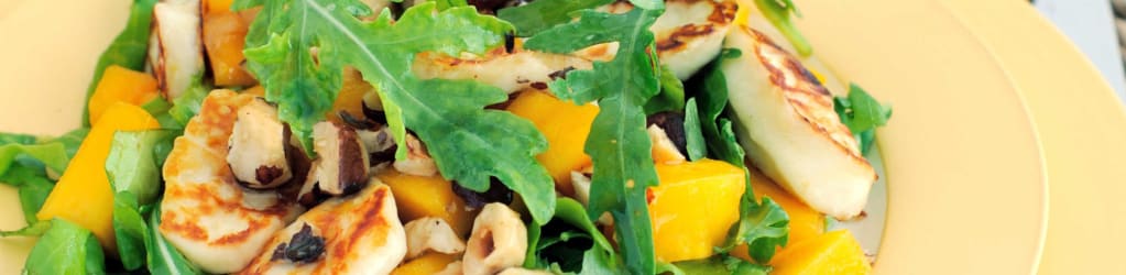 Mango-Halloumi auf Salat