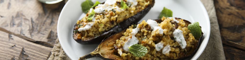 Gebackene Aubergine mit Quinoa-Feta-Füllung