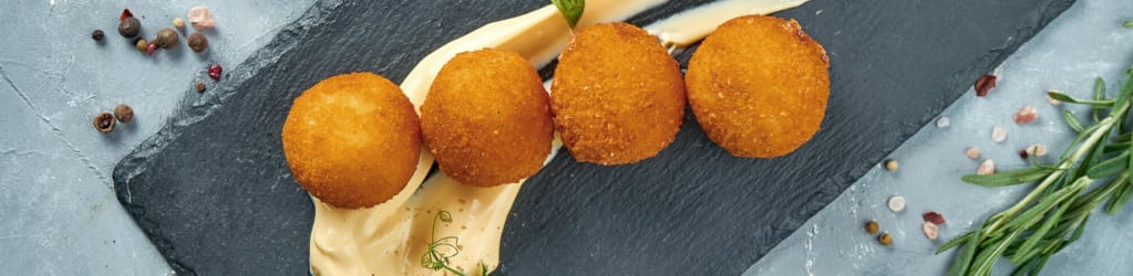 Risotto-Kroketten mit Kopfsalatsushi