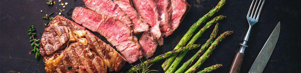 Rumpsteak mit grünem Spargel