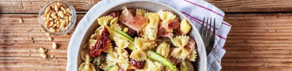 Farfallesalat mit Spargel