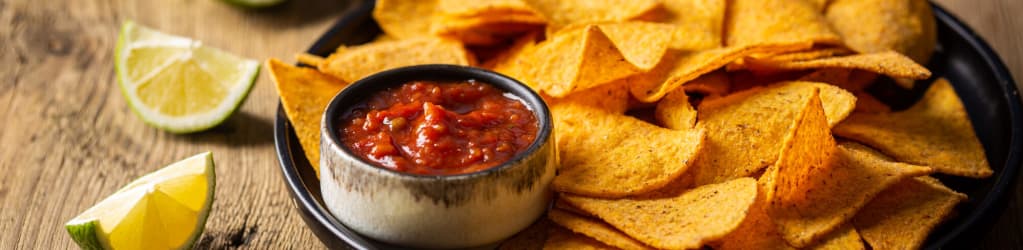 Nachos mit pikanter Salsa