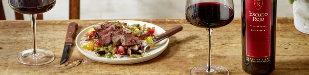 Rumpsteakstreifen mit Kaffeepfeffer auf Graupensalat