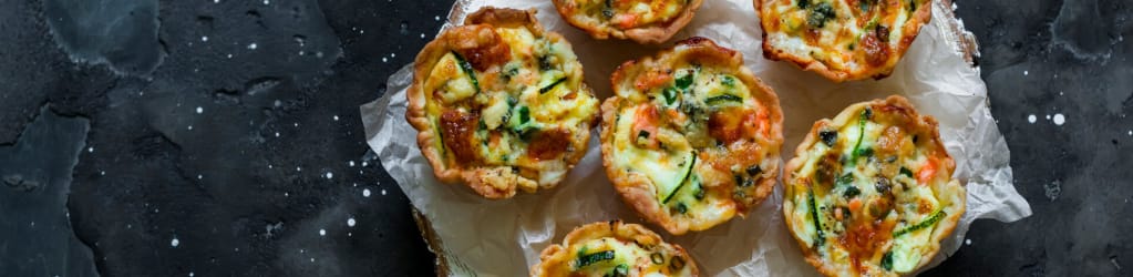 Mini-Quiches mit Lachs und Zucchini