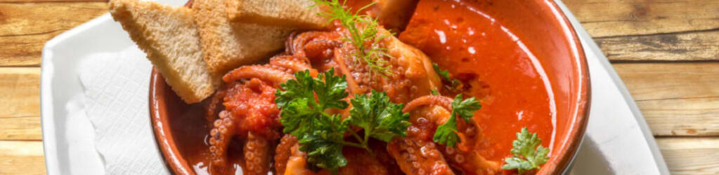 Gebratener Pulpo in pikanter Tomatensauce