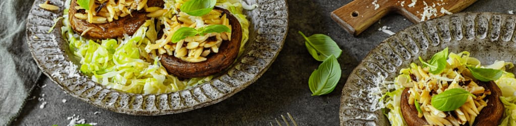 Mit Risoni gefüllte Riesenchampignons