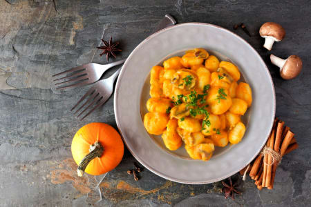 Kürbis-Gnocchi mit Salbei und Chili